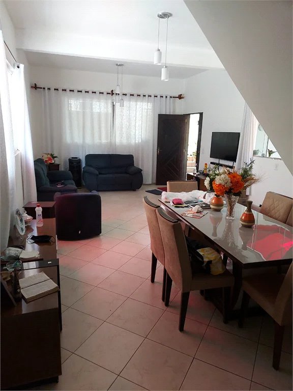 Casa à venda com 4 quartos, sendo 1 suíte, em Vila Pirajussara, São Paulo, SP