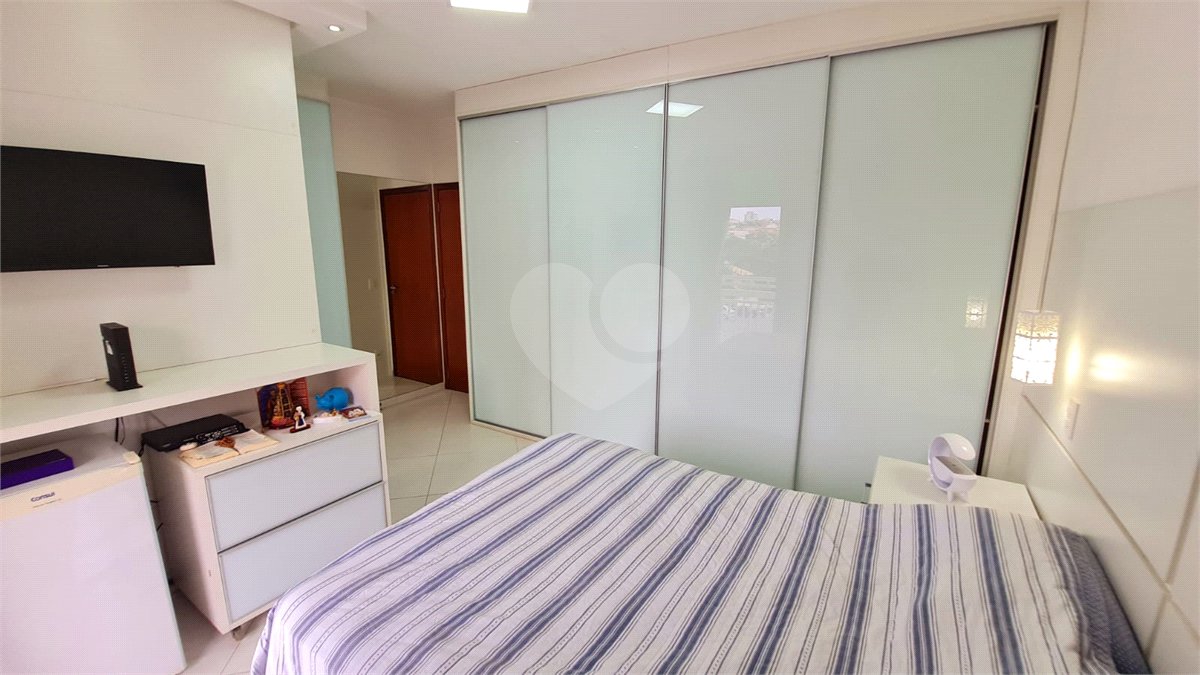 Sobrado à venda com 3 quartos, sendo 1 suíte,  em Jardim Leocádia, Sorocaba, SP