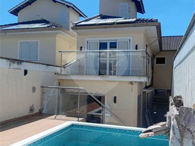 Casa à venda com 3 suítes no condomínio Residencial Jd. Floresta, São Paulo - SP