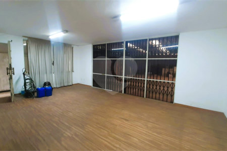 Sobrado à venda com 4 quartos, sendo 2 suítes, em Brooklin Paulista, São Paulo, SP