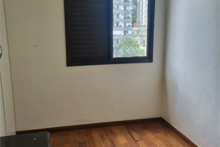 Apartamento à venda com 3 quartos, sendo 1 suíte, em Jardim Londrina, São Paulo, SP
