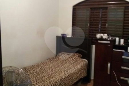 Sobrado à venda com 3 quartos, sendo 1 suíte, em Jardim Maria Duarte, São Paulo, SP