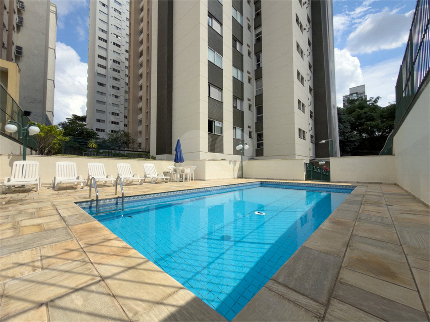 Apartamento com 190 metros 3 suítes 4 vagas de garagem