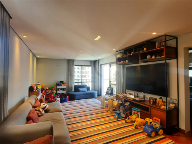 Apartamento à venda com 4 quartos, sendo 2 suítes,  em Morumbi, São Paulo, SP