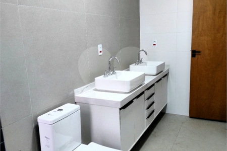 Casa a venda no condomínio Faber III