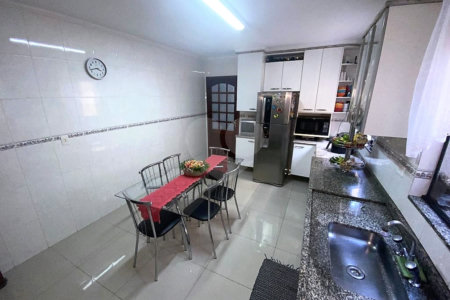 Sobrado à venda com 3 quartos, sendo 1 suíte, em Vila Nivi, São Paulo, SP