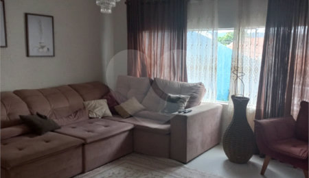 Casa Térrea à venda com 3 quartos, sendo 1 suíte,  em Vila Oliveira, Mogi das Cruzes, SP
