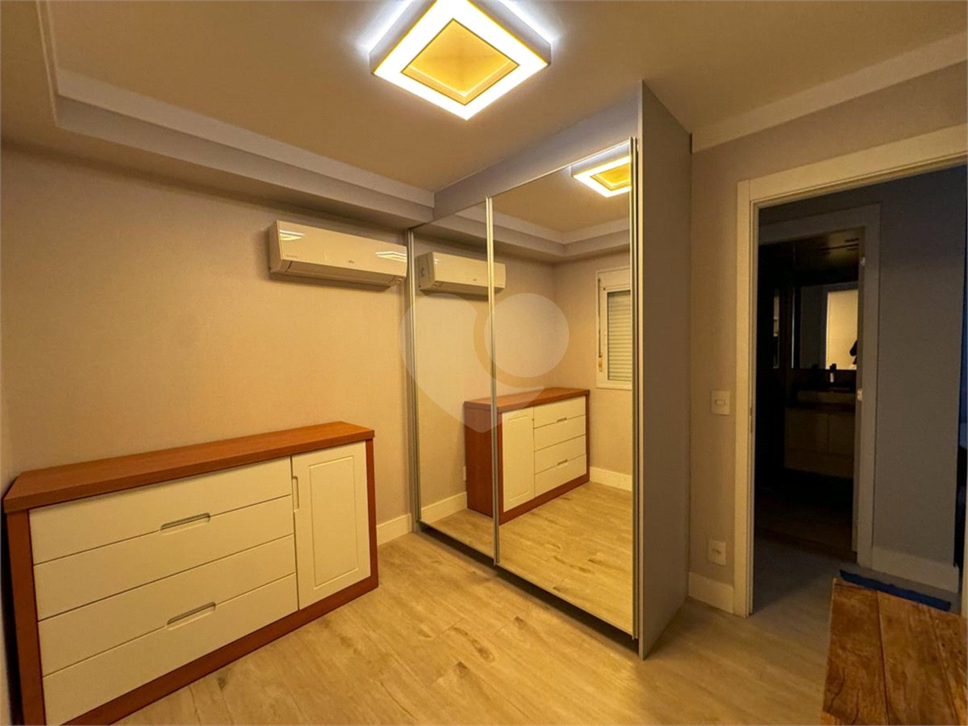 Apartamento à venda com 2 quartos, sendo 1 suíte,  em Jardim Vazani, São Paulo, SP
