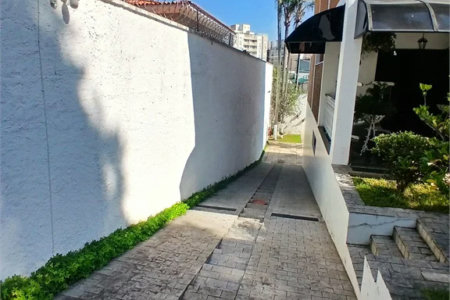 Sobrado à venda com 4 quartos, sendo 2 suítes,  em Jardim Leonor, São Paulo, SP