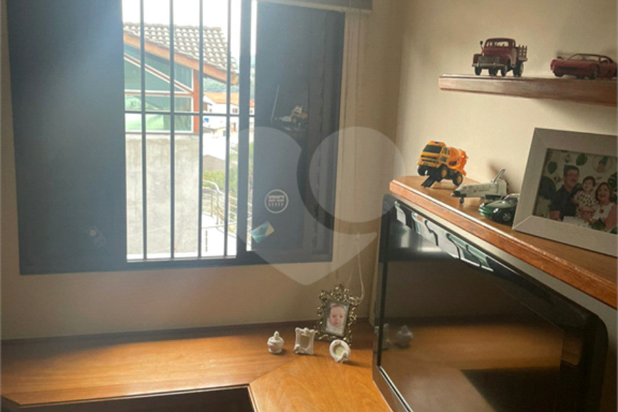 Sobrado à venda com 4 quartos, sendo 1 suíte, em Tremembé, São Paulo, SP