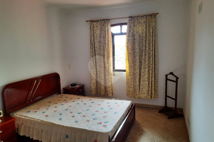 Sobrado à venda com 4 quartos, sendo 3 suítes, em Região Central, Caieiras, SP