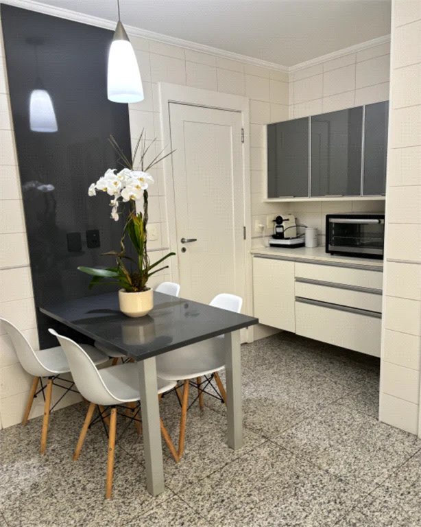 Casa à venda com 4 quartos, sendo 3 suítes,  no condomínio Vila Carmel, São Paulo - SP
