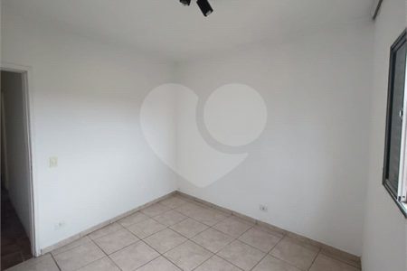 Casa à venda com 3 quartos, sendo 1 suíte, em Jardim Santo Elias, São Paulo, SP