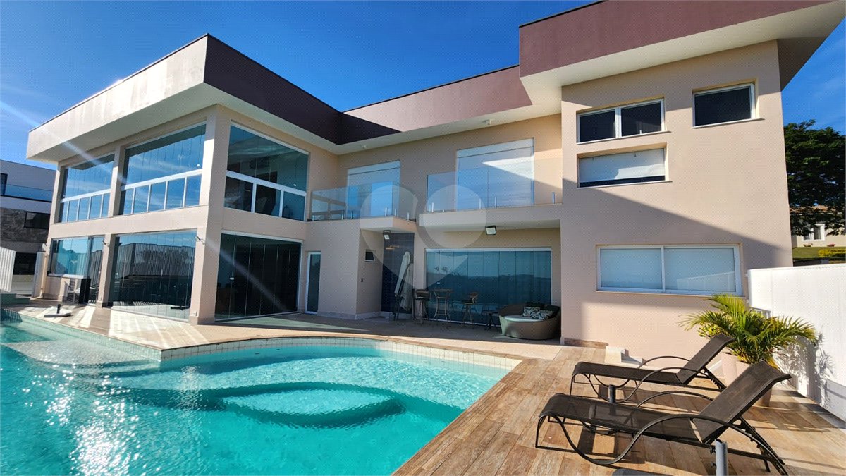 Casa à venda com 5 quartos, sendo 2 suítes, no condomínio Residencial Jardim Primavera, Louveira - SP