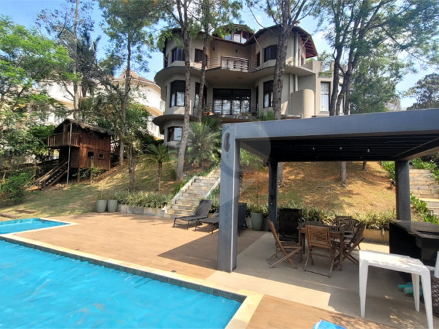 Casa à venda ou para alugar com 4 quartos, sendo 2 suítes,  no condomínio Cantareira, Mairiporã - SP
