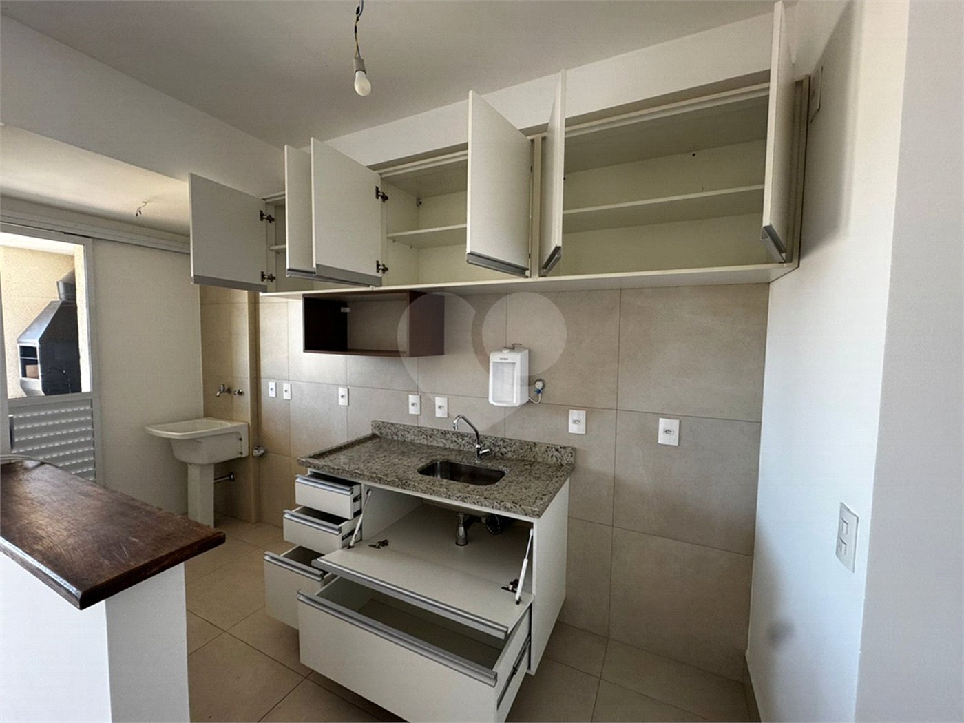Apartamento à venda ou para alugar com 3 quartos, sendo 1 suíte,  em Vila Trujillo, Sorocaba, SP