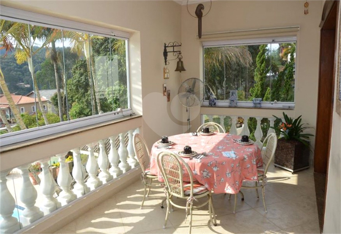 Casa à venda com 8 quartos, sendo 5 suítes, em Serra da Cantareira, Mairiporã, SP