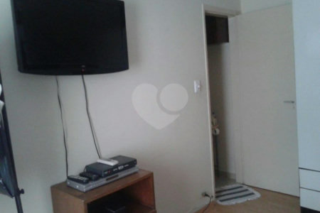 Ótimo apartamento no Bom Retiro, pertinho de tudo e de todo comércio do Centro.