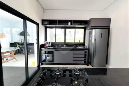 Casa à venda com 3 suítes no condomínio Ninho Verde II, Pardinho - SP