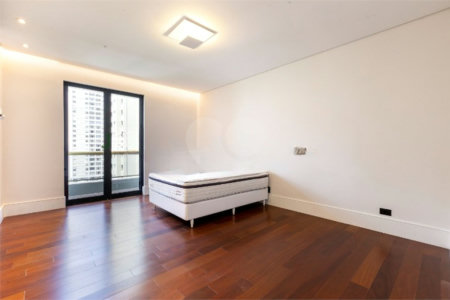 Apartamento à venda com 3 suítes em Cerqueira César, São Paulo, SP