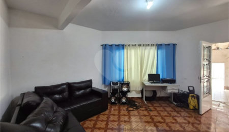 Casa à venda com 3 quartos em Cidade Domitila, São Paulo, SP