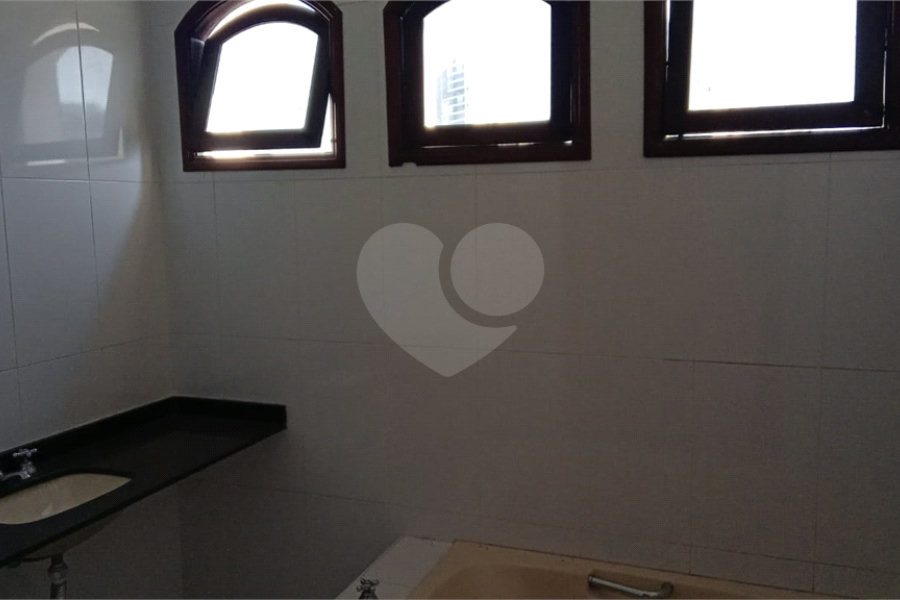 Sobrado à venda com 4 quartos, sendo 1 suíte, em Vila Rosália, Guarulhos, SP