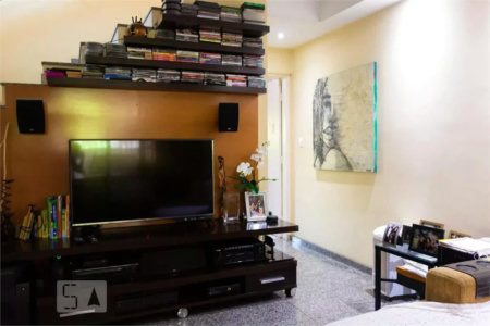 Casa à venda com 3 quartos, sendo 1 suíte, em Vila Universitária, São Paulo, SP