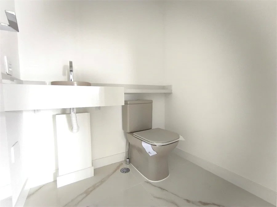 Apartamento à venda ou para alugar com 3 suítes em Água Branca, São Paulo, SP