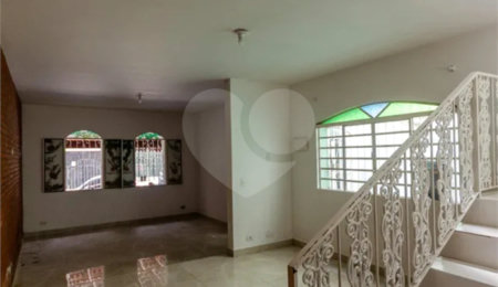 Sobrado à venda ou para alugar com 3 quartos, sendo 1 suíte, em Conjunto Residencial Vista Verde, São Paulo, SP