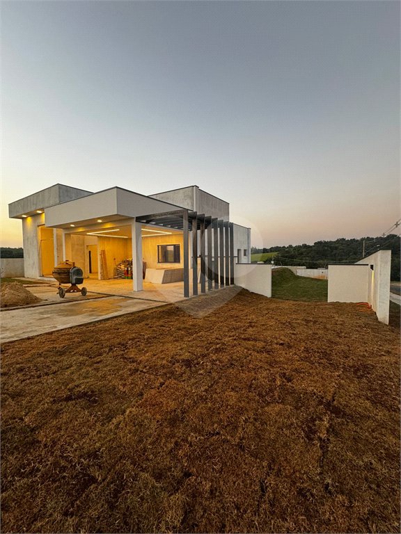 Casa à venda com 3 suítes no condomínio Vilagio Ipamena 2, Araçoiaba da Serra - SP