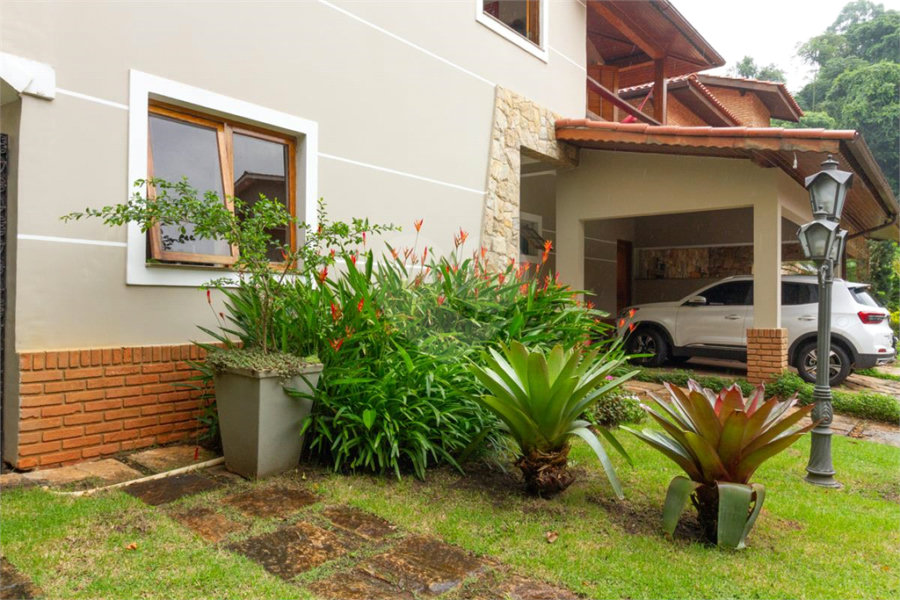 Casa à venda com 4 quartos, sendo 2 suítes, no condomínio Da Serra, São Paulo - SP
