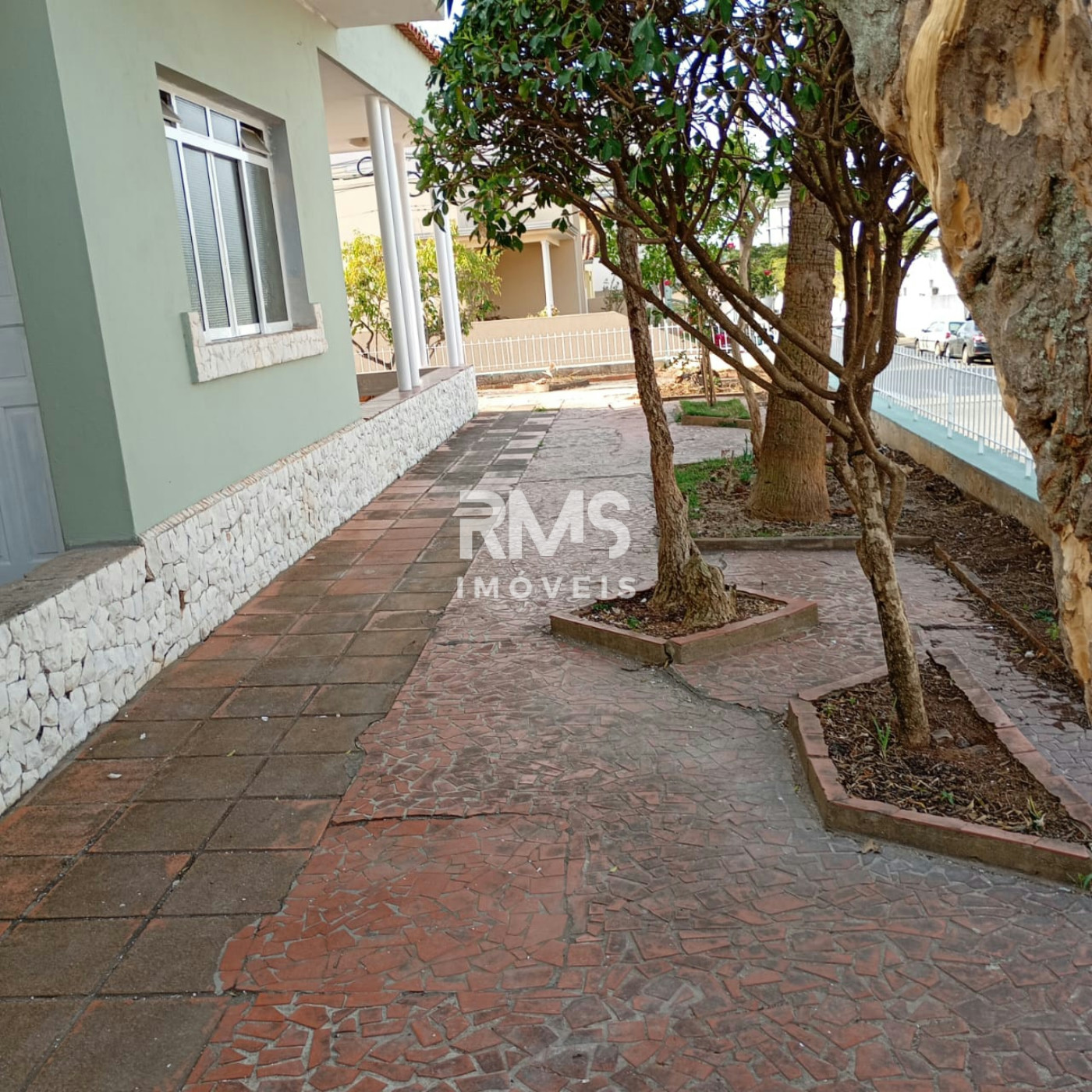 Casa à venda ou para alugar com 3 quartos, sendo 1 suíte,  no Centro, Angatuba, SP