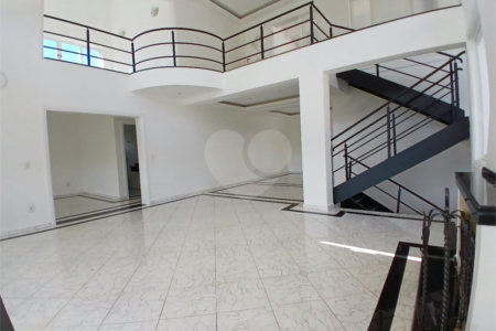 Casa à venda com 4 quartos, sendo 2 suítes, no condomínio Flamboyant, Atibaia - SP