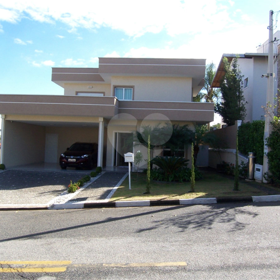 Casa à venda com 3 suítes no condomínio Residencial Recanto dos Paturis, Vinhedo - SP