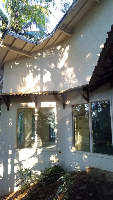 Casa à venda com 3 quartos, sendo 2 suítes, no condomínio Gleba II, Mairiporã - SP