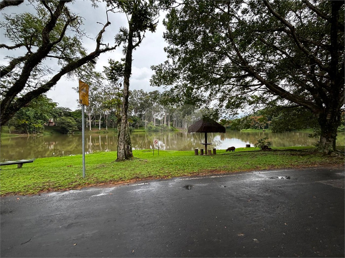 Casa à venda com 4 quartos, sendo 2 suítes, no condomínio Zuleika Jabour, Salto - SP
