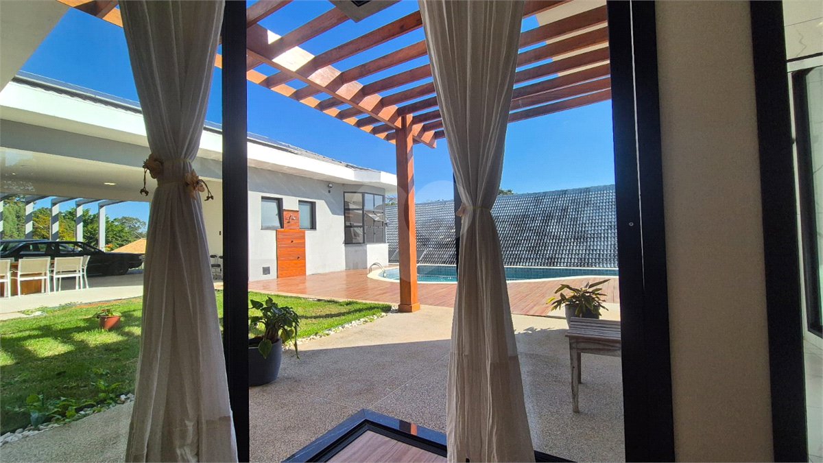 Casa à venda com 5 quartos, sendo 3 suítes, no condomínio Residencial Vale do Lago, Sorocaba - SP