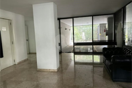 Apartamento à venda com 3 quartos, sendo 1 suíte,  em Cerqueira César, São Paulo, SP