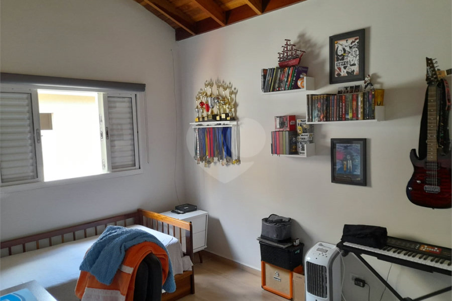 Sobrado à venda com 4 quartos, sendo 1 suíte, em Chora Menino, São Paulo, SP