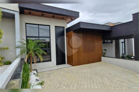 Casa à venda com 3 quartos, sendo 1 suíte, no condomínio Horto Florestal Villagio, Sorocaba - SP