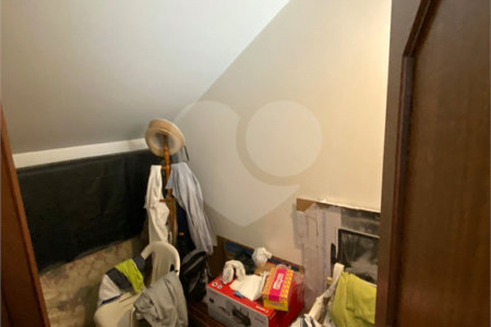 Casa Térrea com 3 suítes, sendo 1 suíte master.