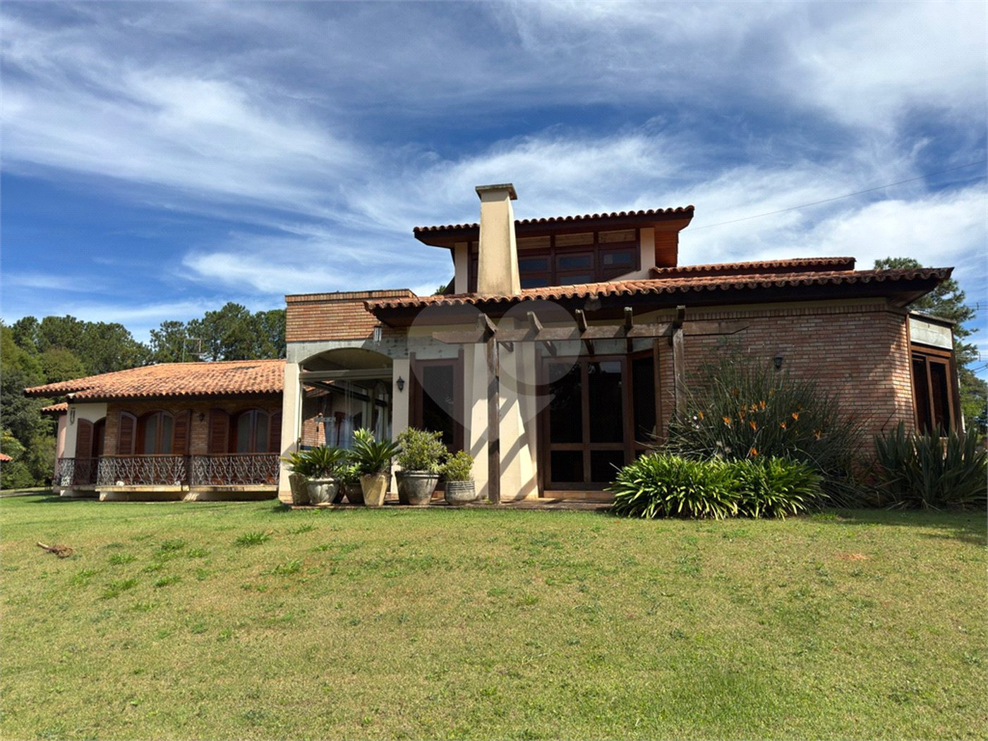 Casa à venda com 7 quartos, sendo 3 suítes,  em Jardim Colombo, Itapetininga, SP