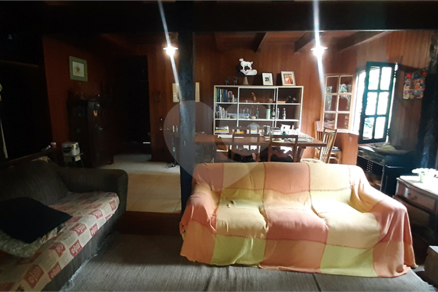 Casa à venda com 4 quartos, sendo 2 suítes, no condomínio Associação Reserva das Hortênsias, Mairiporã - SP