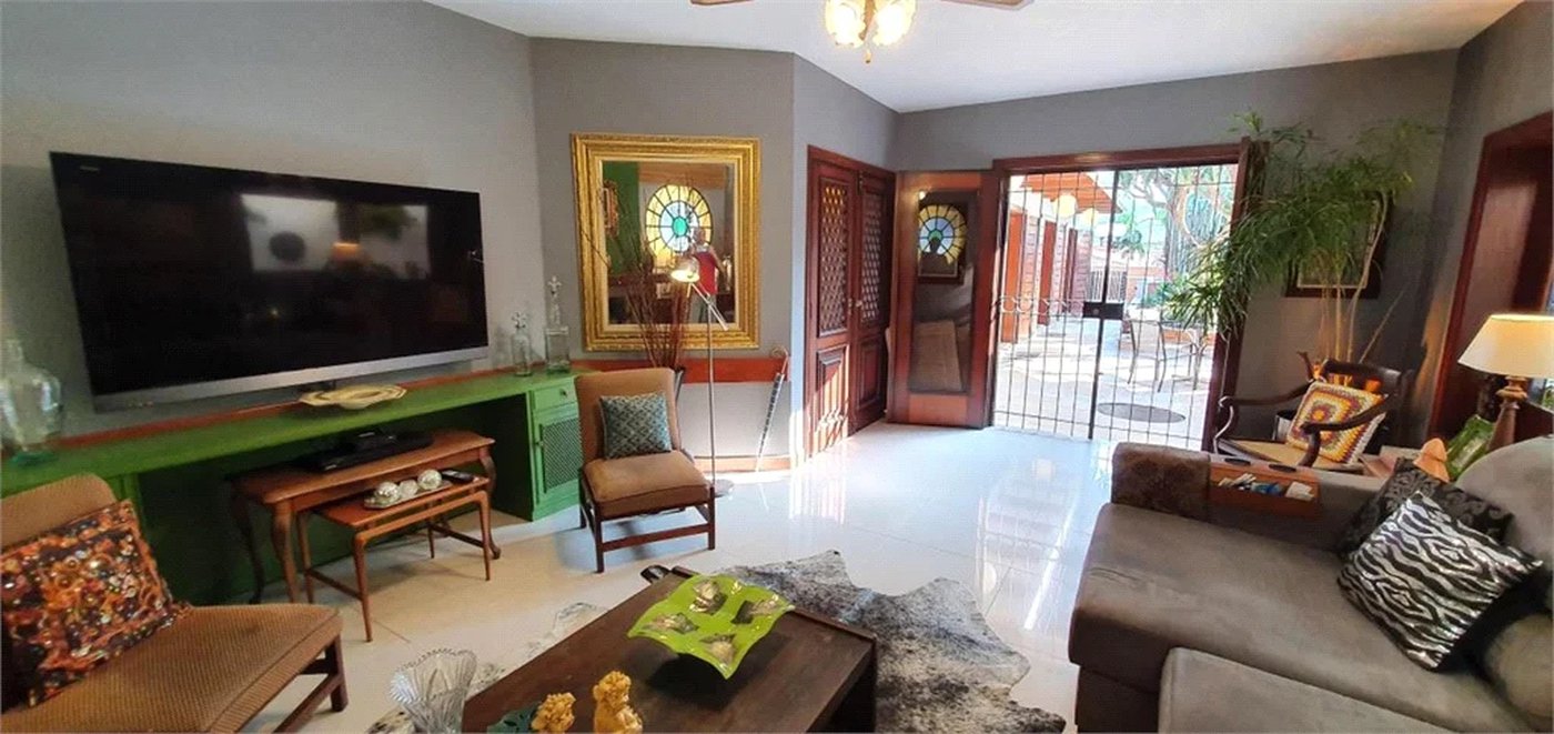Casa à venda com 5 suítes em Jardim Leonor, São Paulo, SP