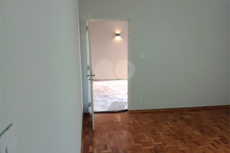 Casa à venda com 4 quartos, sendo 1 suíte, em Vila Rosa, Itapetininga, SP
