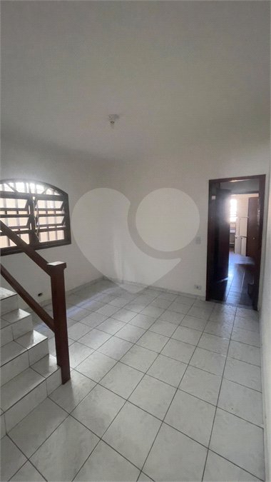 Sobrado à venda com 4 quartos, sendo 1 suíte,  em Jardim Ester Yolanda, São Paulo, SP