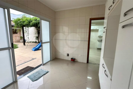 Casa à venda com 4 quartos, sendo 3 suítes, em Vila Galvão, Guarulhos, SP