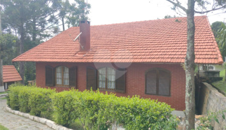 Casa à venda com 4 quartos, sendo 2 suítes,  no condomínio Cinco Lagos, Mairiporã - SP