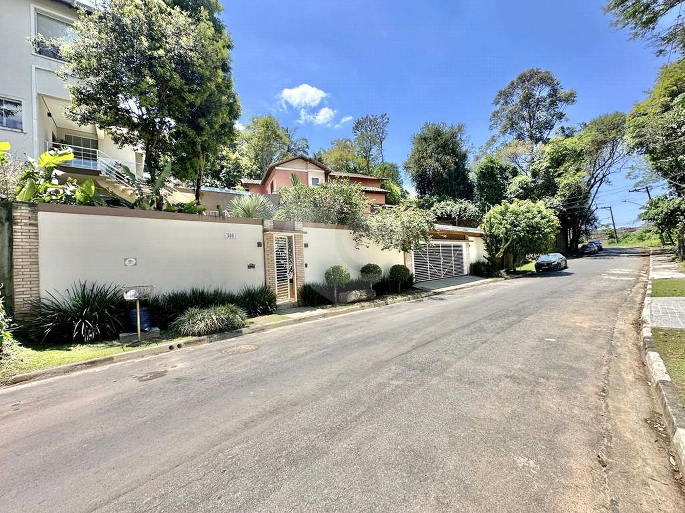 Casa à venda com 4 quartos, sendo 3 suítes, no condomínio Vilarejo, Carapicuíba - SP