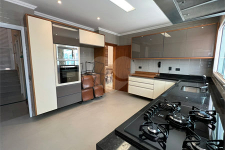 Casa para alugar com 3 quartos, sendo 1 suíte, no condomínio Res Villeneuve, São Paulo - SP